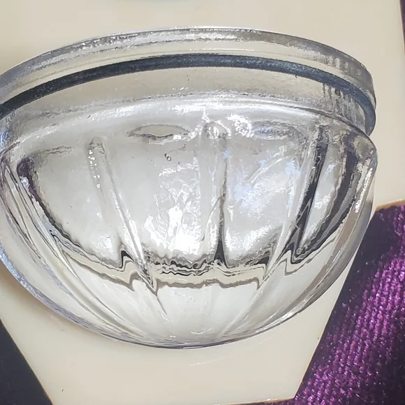 Silver and Cream Wall Hanging Holy Water Font - Picture 4 of 8